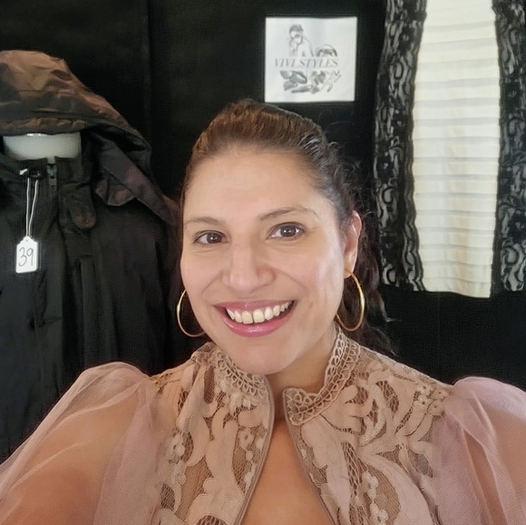 2+ Items 30% Off ❤️ Like To Get Notified ❤️ Auctions & Sales - Picture 2 of 4